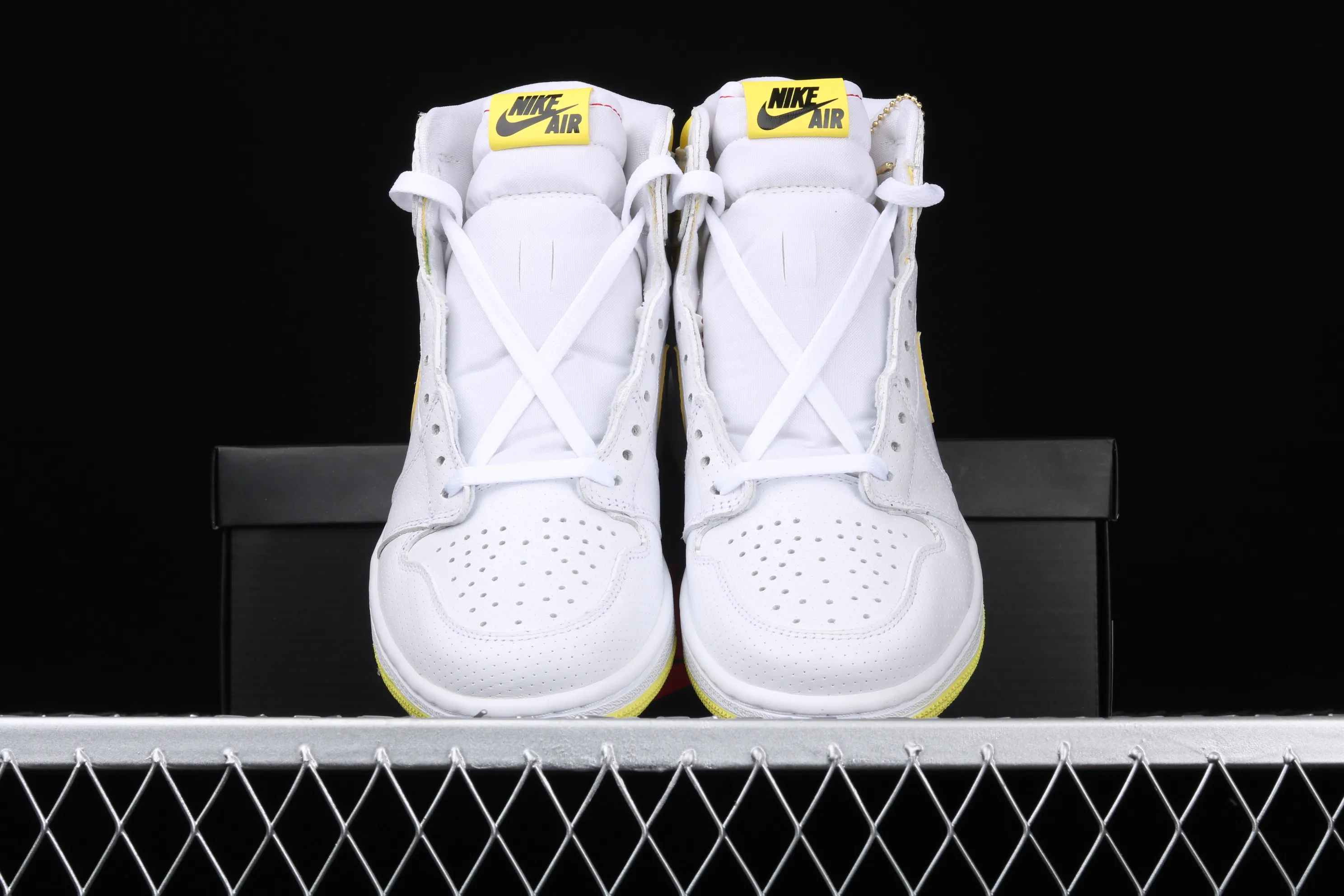 All categories Air Jordan Jordan series basketball shoes Air Jordan 1 High Air Jordan 1 High OG "First Class Flight" Style AJ1 Joe 1 first class flight white and yellow Flight QR code basketball shoes 555088-170